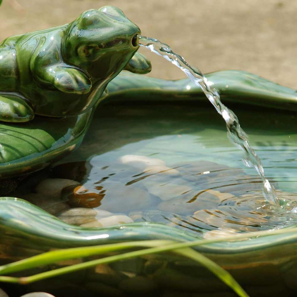 Ceramic Frog Solar Water Feature - close up of frog