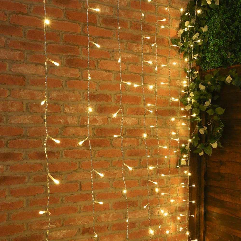 Curtain Lights Connectable Clear Cable 2m x 3m in warm white outside on wall