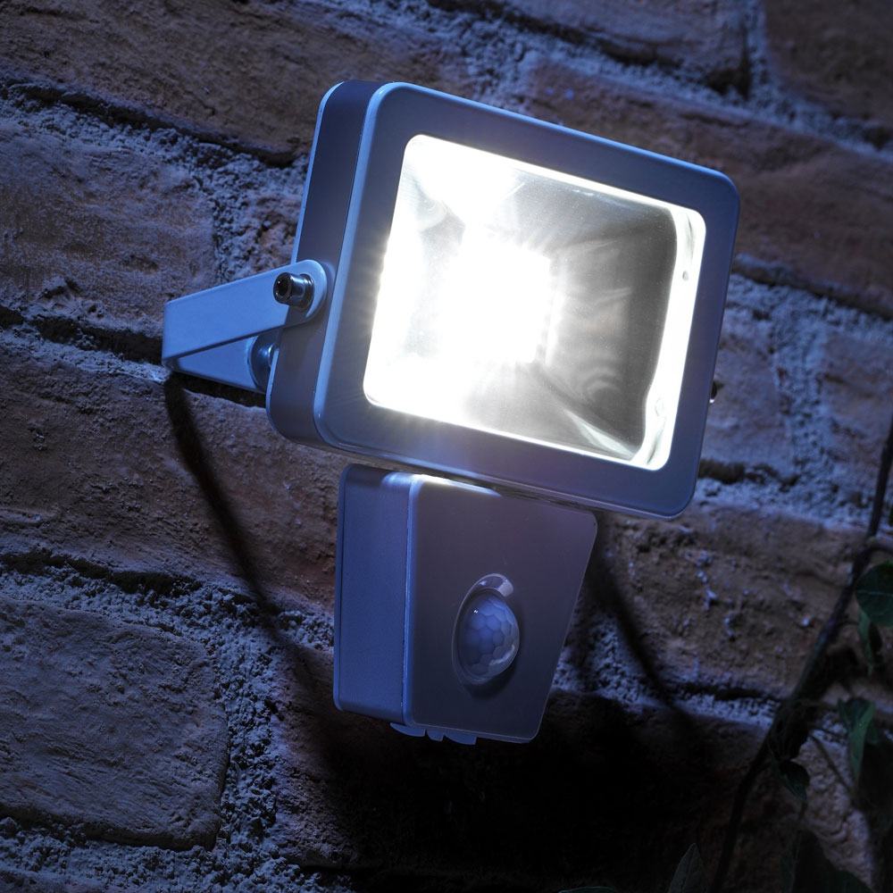 Outdoor Security Lights 10w mounted on wall in white