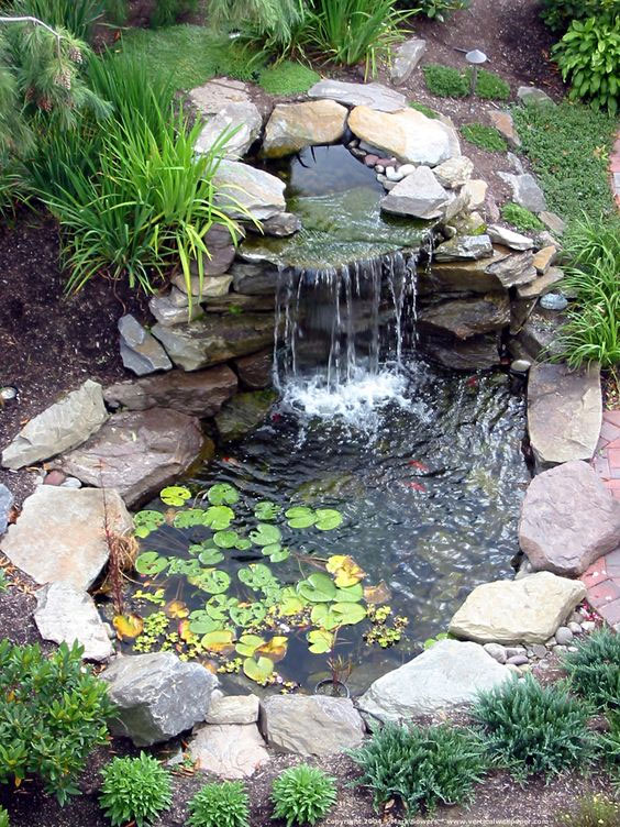solar water feature using fountain pump